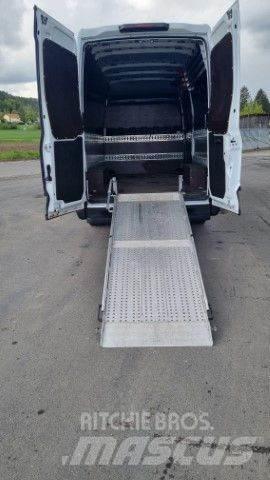 Iveco 35-170 パネルバン