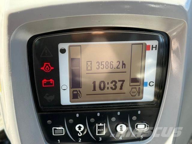 Kubota KX037-4 ミニ油圧ショベル 7t以下（ミニユンボ・ミニディガー）