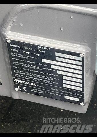 Mecalac 11 MWR ホイール式油圧ショベル（パワーショベル・ユンボ・バックホー）