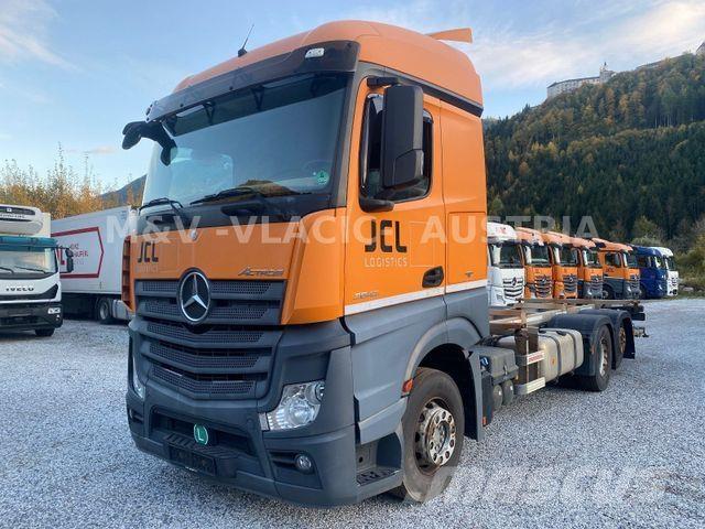 Mercedes-Benz 2542 キャブ付きシャーシ