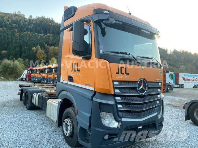 Mercedes-Benz 2542 キャブ付きシャーシ