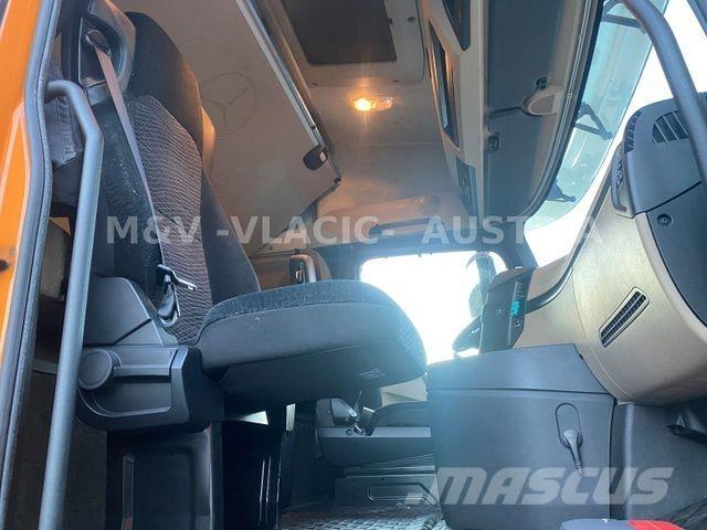 Mercedes-Benz 2542 キャブ付きシャーシ