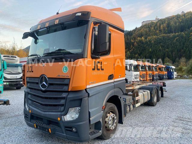 Mercedes-Benz 2542 キャブ付きシャーシ