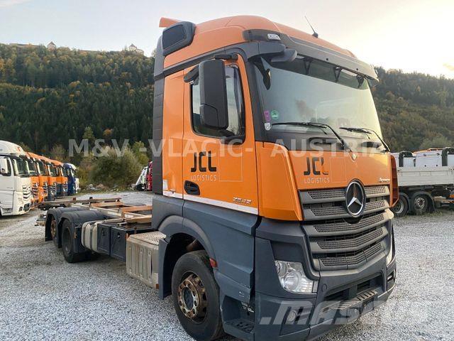 Mercedes-Benz 2542 キャブ付きシャーシ