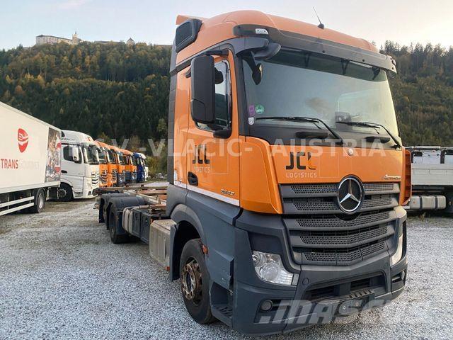 Mercedes-Benz 2542 キャブ付きシャーシ