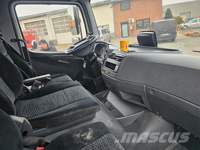 Mercedes-Benz 818 ボックストラック