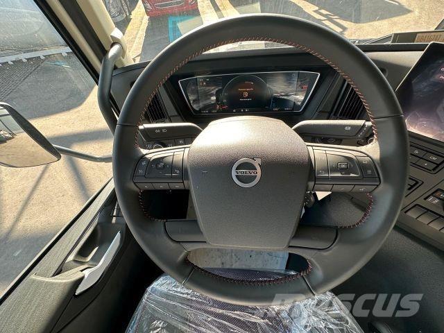 Volvo FMX 500 8x4 キャブ付きシャーシ