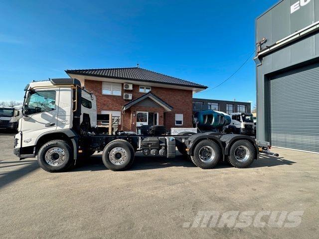 Volvo FMX 500 8x4 キャブ付きシャーシ
