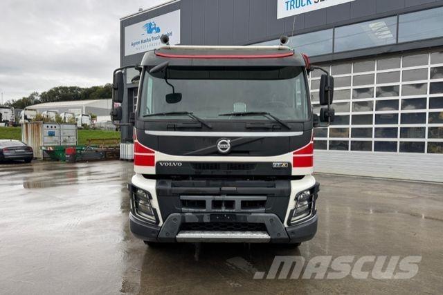Volvo FMX-540 10x4 キャブ付きシャーシ