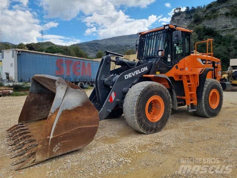Doosan DL300 ホイールローダー・タイヤショベル