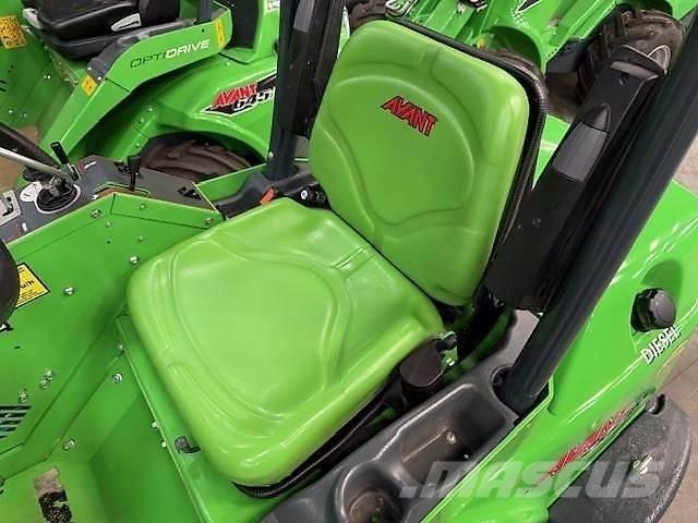 Avant 528 スキッドステアローダー