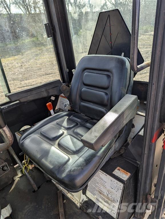 Bobcat X220 ミニ油圧ショベル 7t以下（ミニユンボ・ミニディガー）