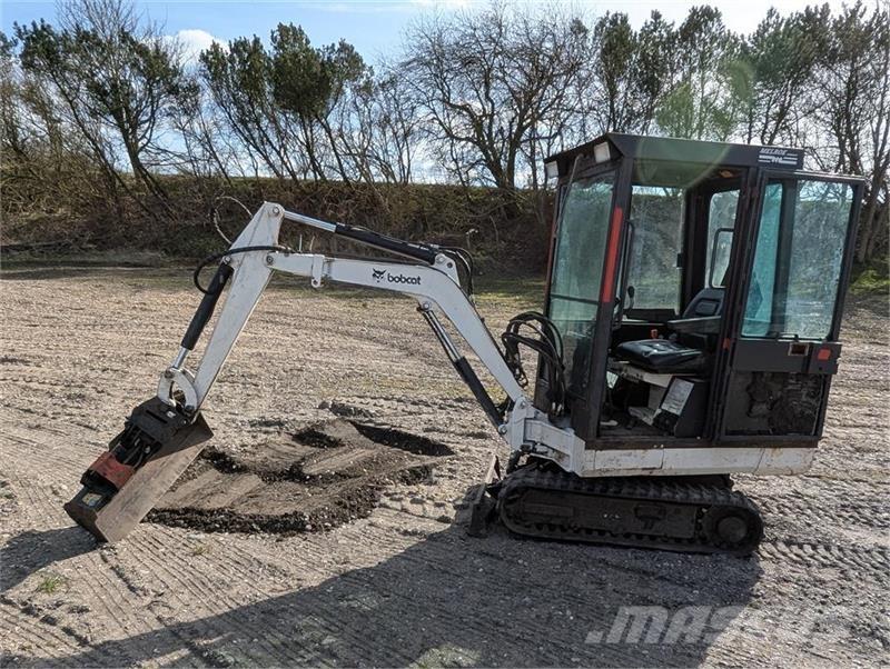 Bobcat X220 ミニ油圧ショベル 7t以下（ミニユンボ・ミニディガー）