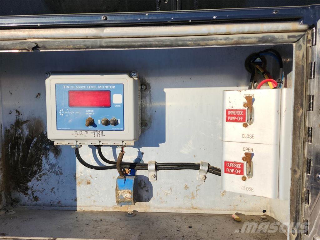 Advance  タンカートレーラー