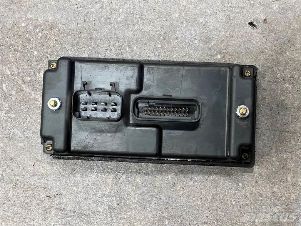 Autocar  電子機器