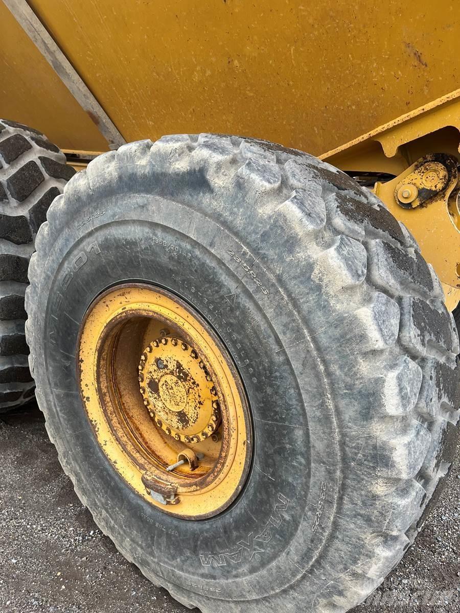 Bell B30E アーティキュレート式ダンプトラック