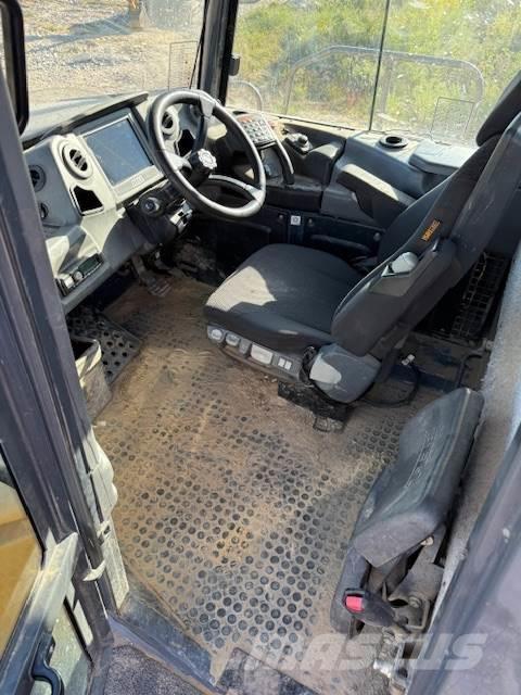 Bell B40E アーティキュレート式ダンプトラック