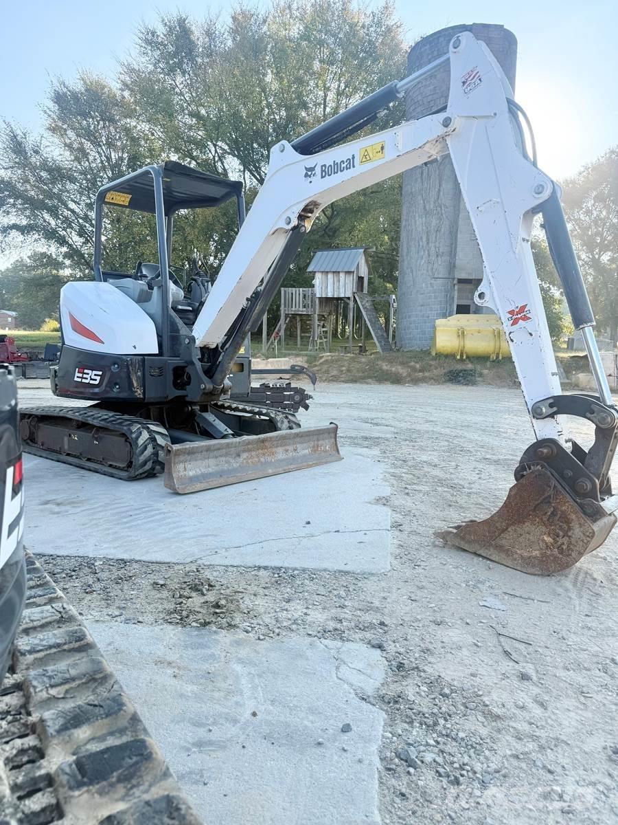 Bobcat E35 ミニ油圧ショベル 7t以下（ミニユンボ・ミニディガー）