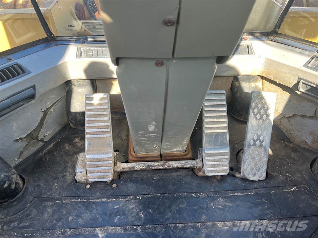 CASE 821C ホイールローダー・タイヤショベル