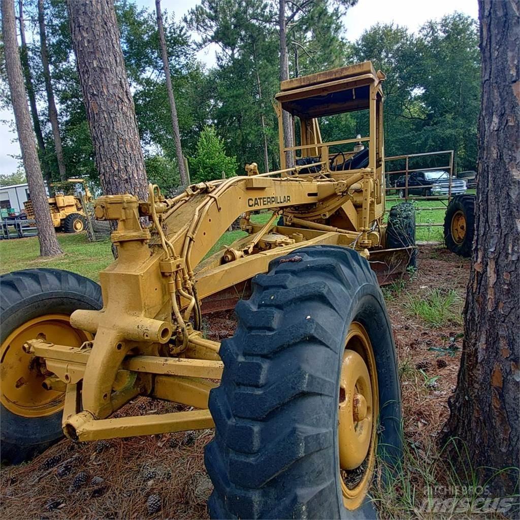 CAT 120 モーターグレーダー