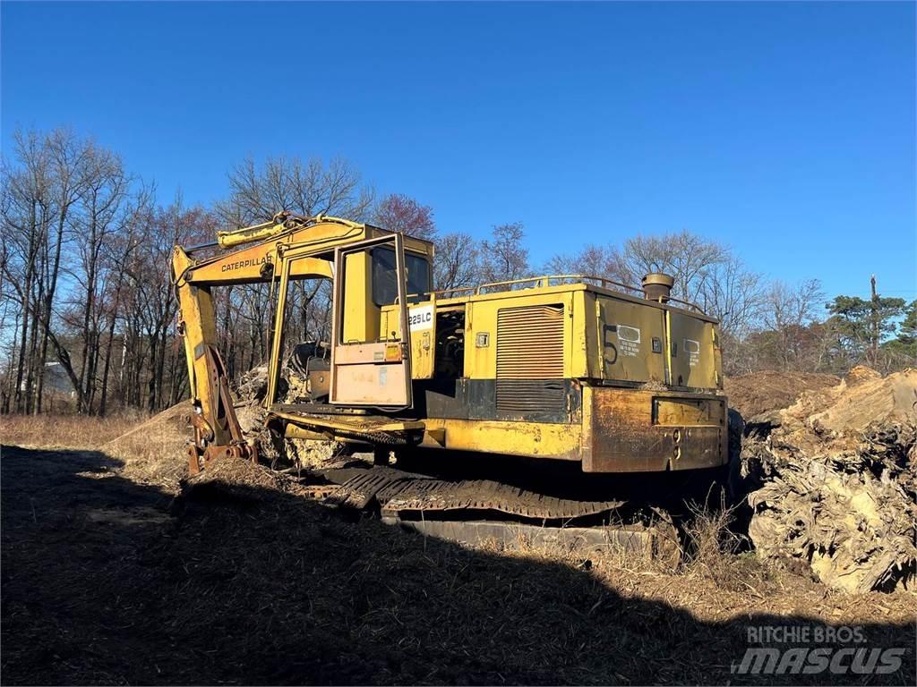 CAT 225 LC 大型油圧ショベル12t以上（パワーショベル・ユンボ）