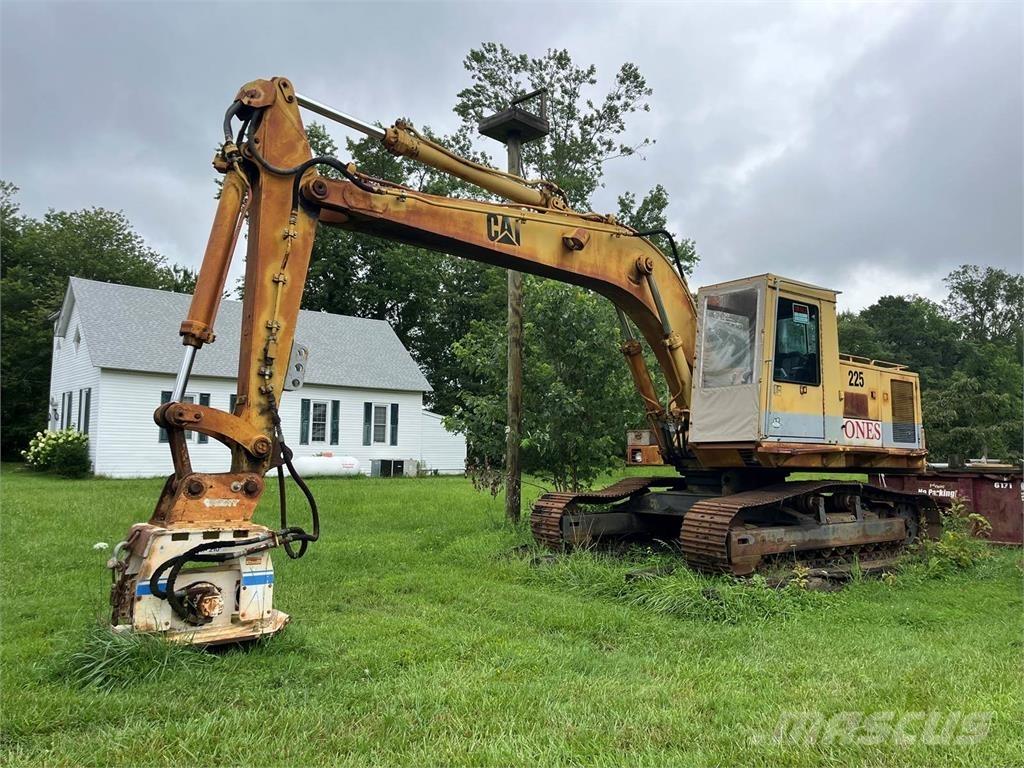 CAT 225 LC 大型油圧ショベル12t以上（パワーショベル・ユンボ）