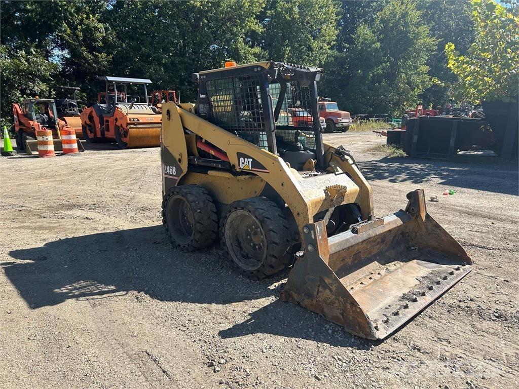 CAT 246B スキッドステアローダー