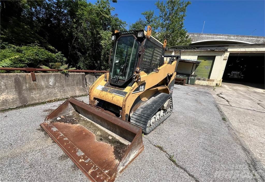 CAT 257B スキッドステアローダー