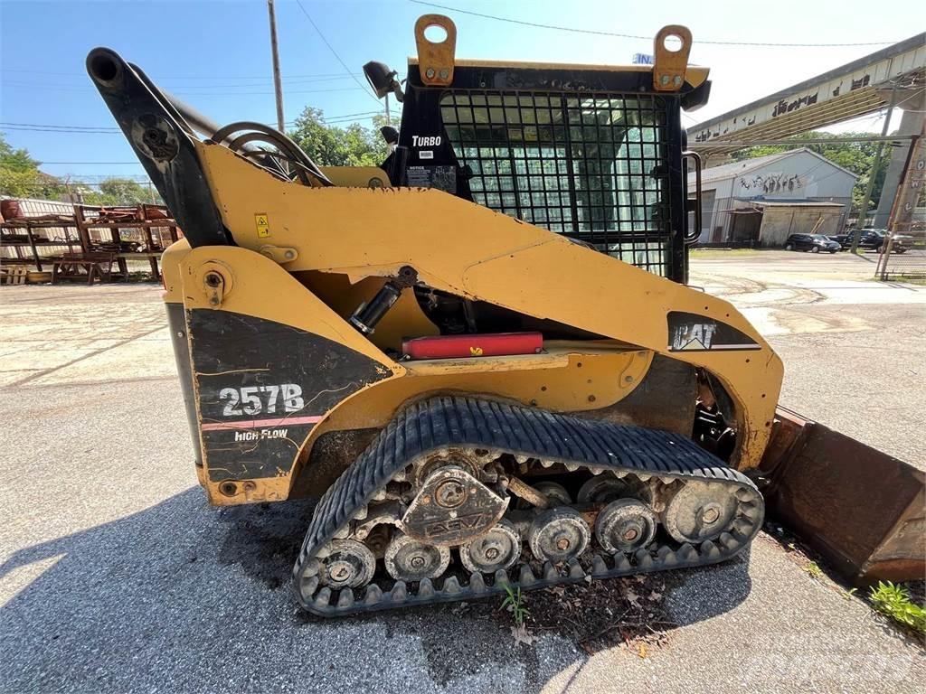 CAT 257B スキッドステアローダー