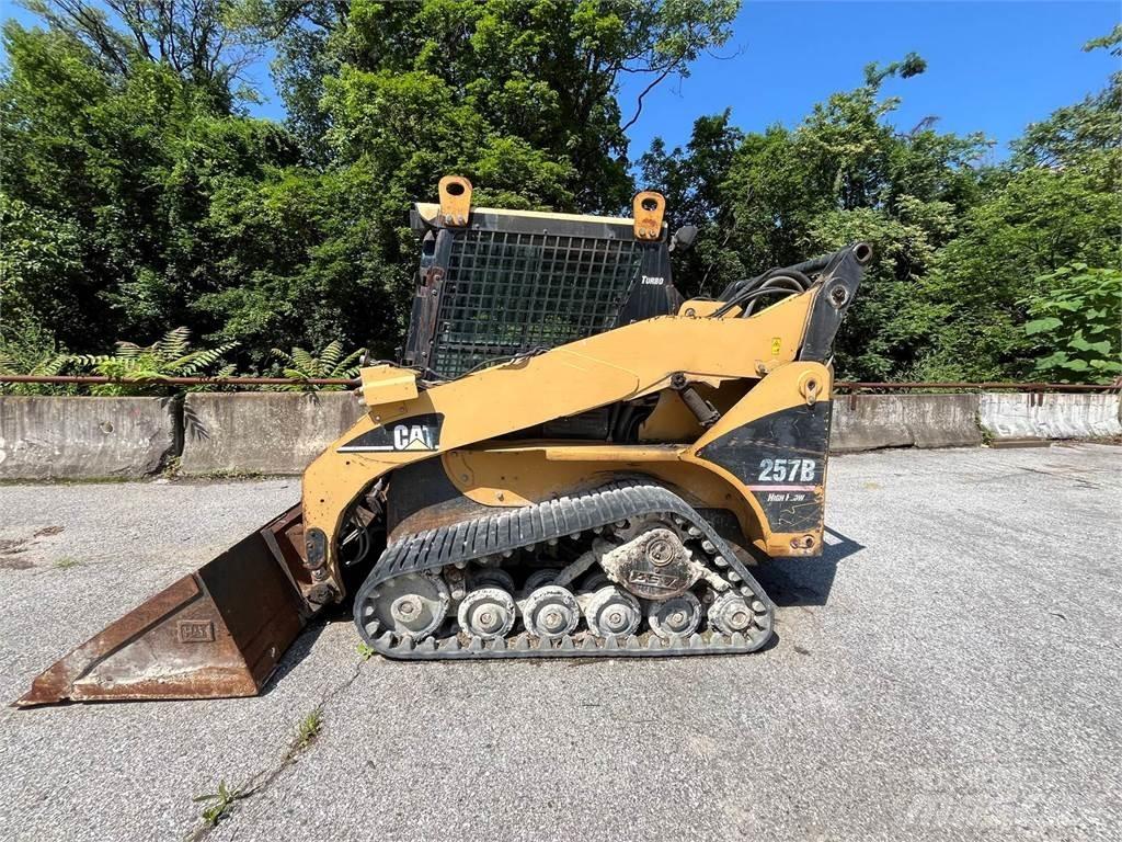 CAT 257B スキッドステアローダー