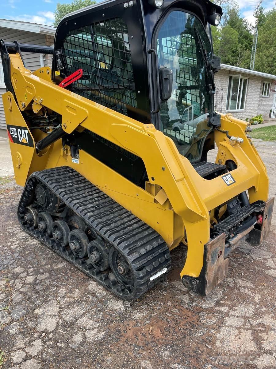 CAT 257D スキッドステアローダー