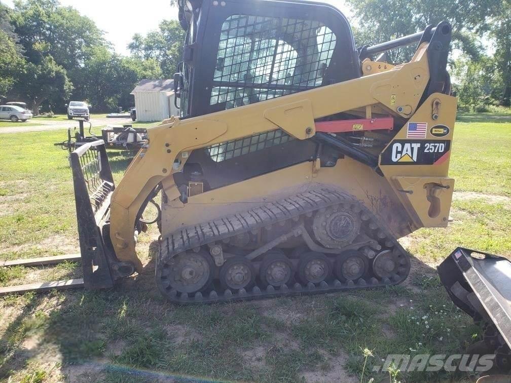 CAT 257D スキッドステアローダー