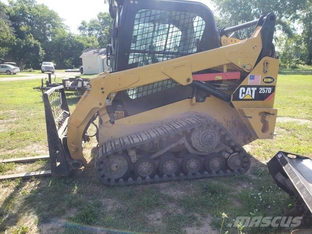 CAT 257D スキッドステアローダー