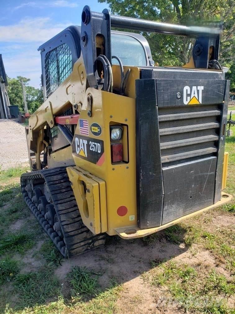 CAT 257D スキッドステアローダー