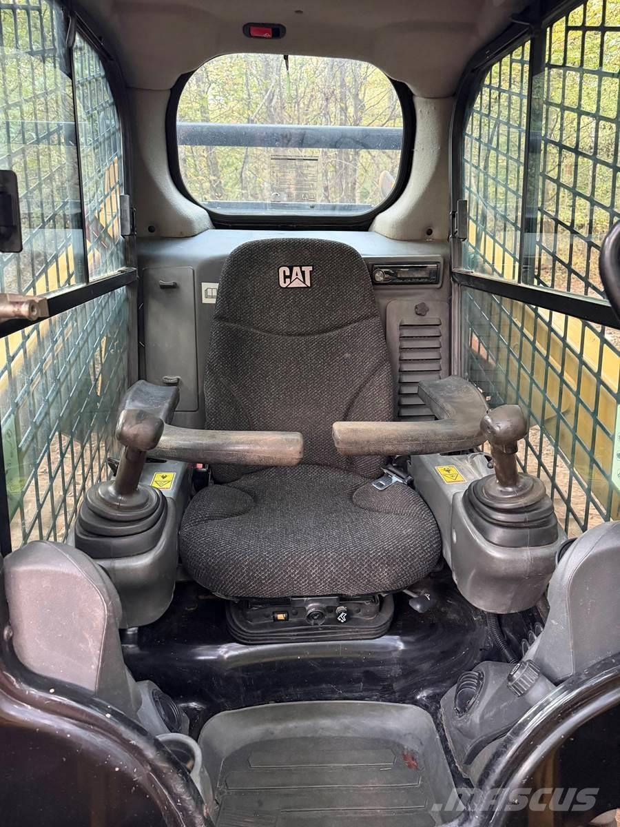 CAT 259D スキッドステアローダー