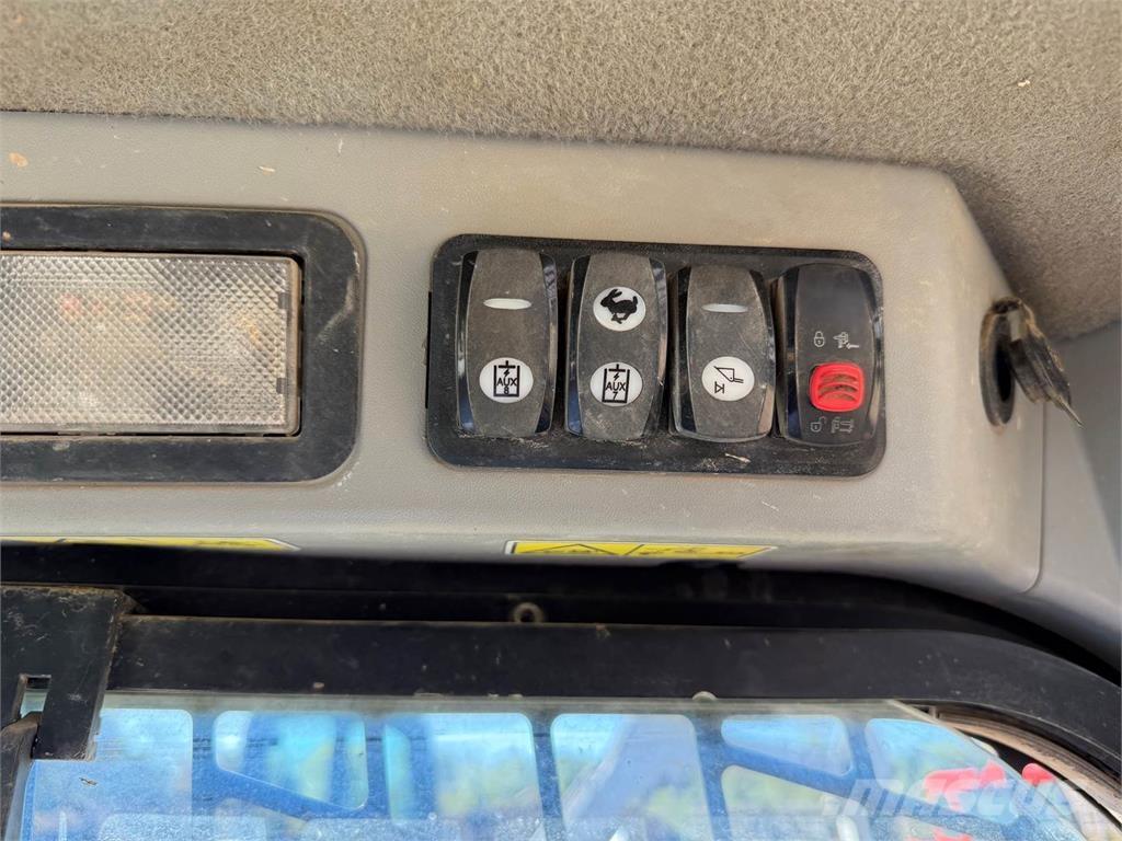 CAT 277D スキッドステアローダー