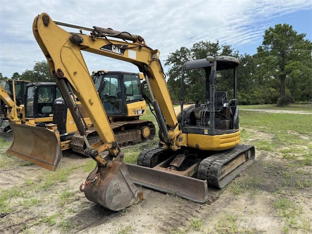 CAT 304 CR ミニ油圧ショベル 7t以下（ミニユンボ・ミニディガー）