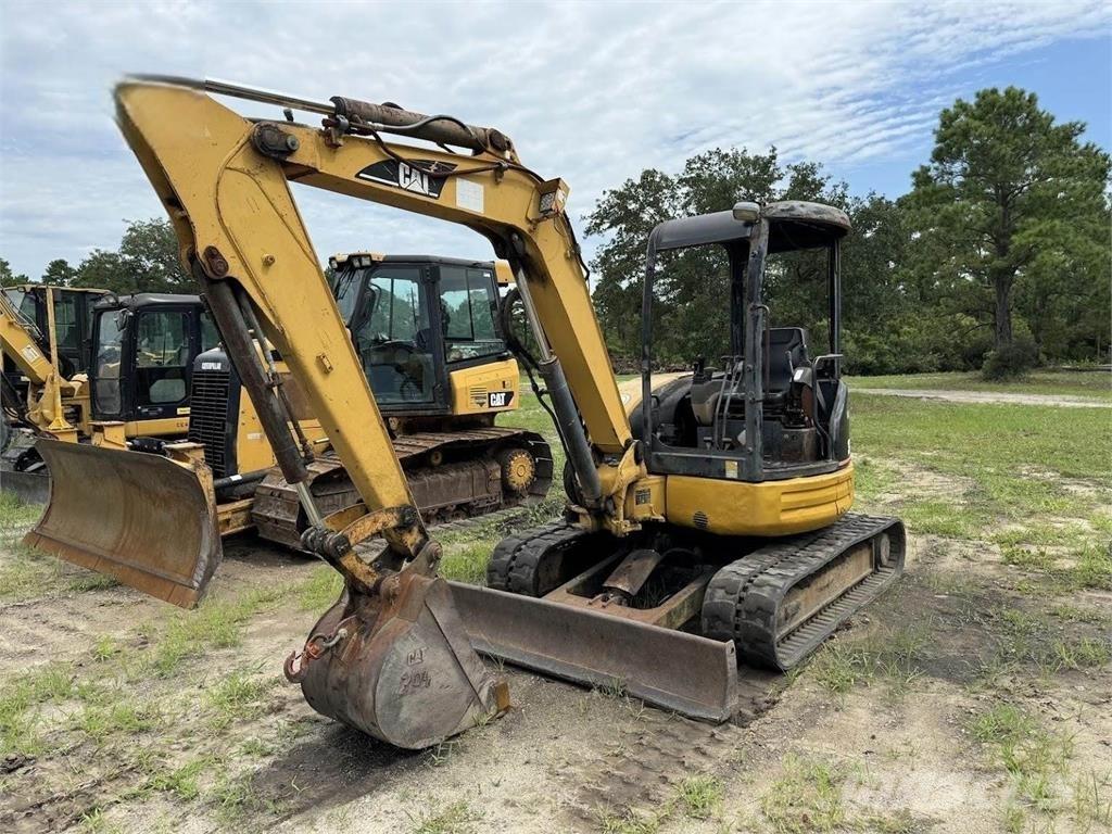 CAT 304 CR ミニ油圧ショベル 7t以下（ミニユンボ・ミニディガー）