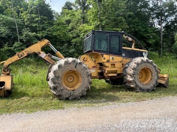 CAT 525 スキッダー