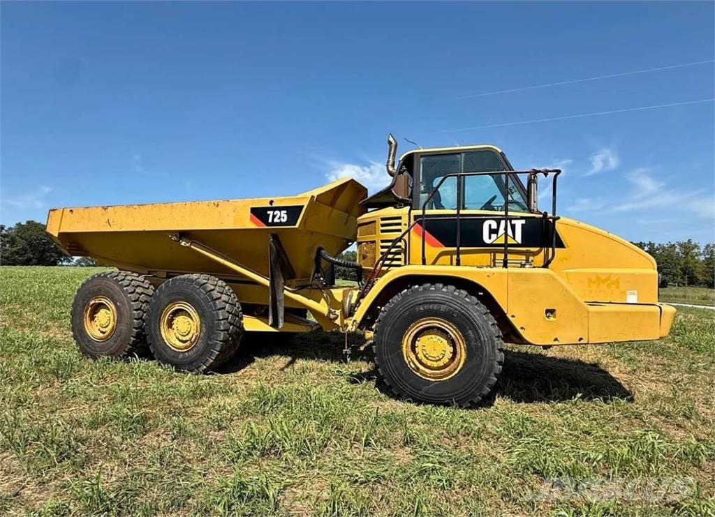 CAT 725 アーティキュレート式ダンプトラック