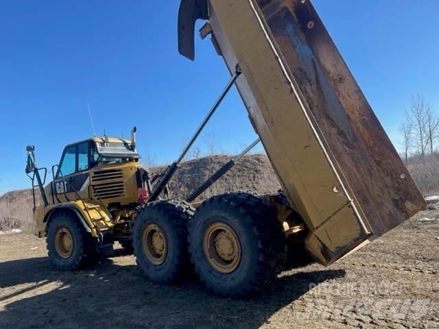 CAT 730 アーティキュレート式ダンプトラック