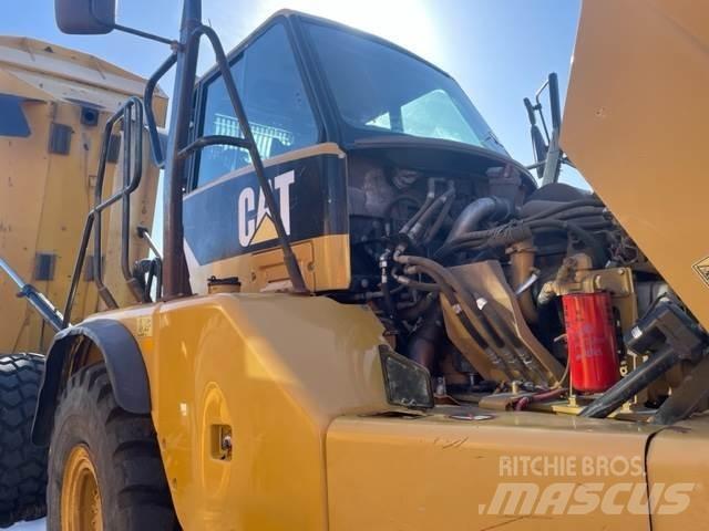 CAT 730 アーティキュレート式ダンプトラック