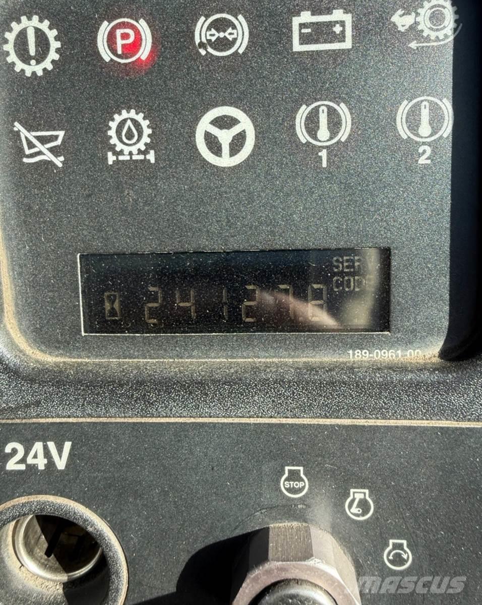 CAT 740B アーティキュレート式ダンプトラック