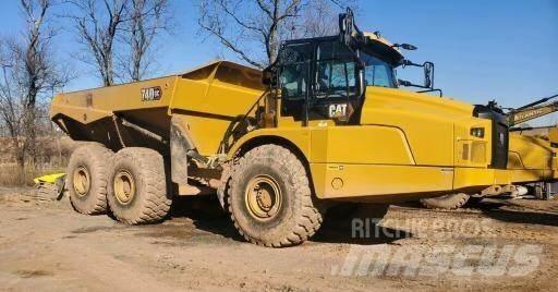 CAT 740GC アーティキュレート式ダンプトラック