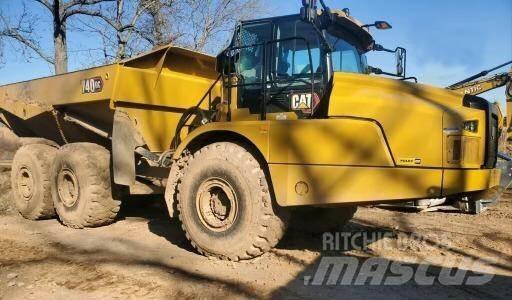 CAT 740GC アーティキュレート式ダンプトラック