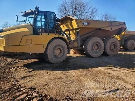 CAT 740GC アーティキュレート式ダンプトラック