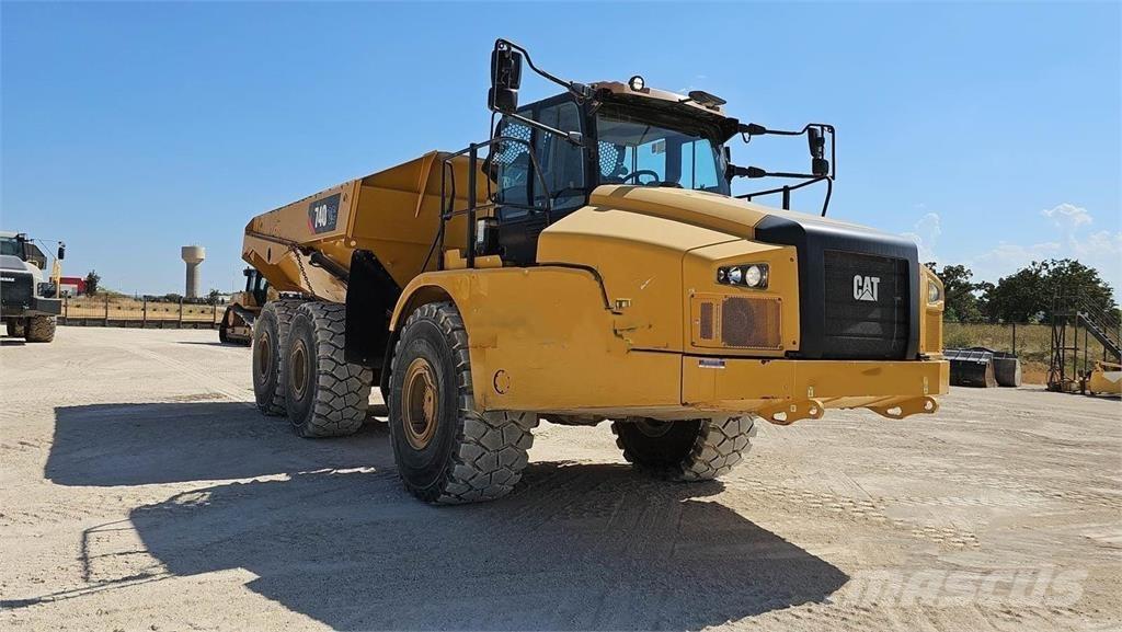 CAT 740GC アーティキュレート式ダンプトラック