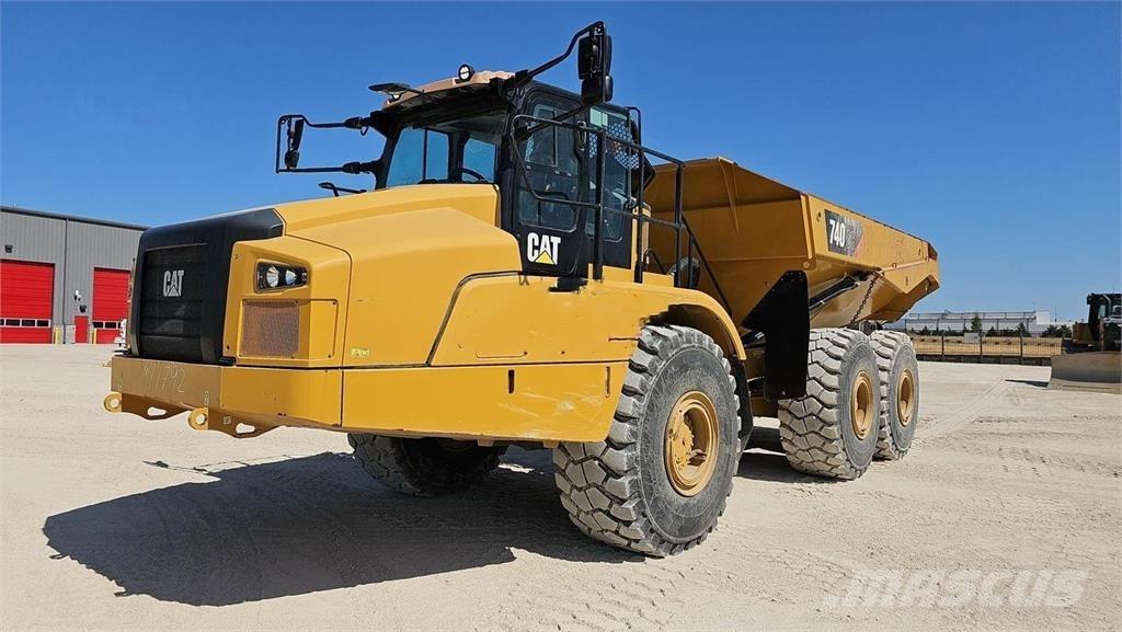 CAT 740GC アーティキュレート式ダンプトラック