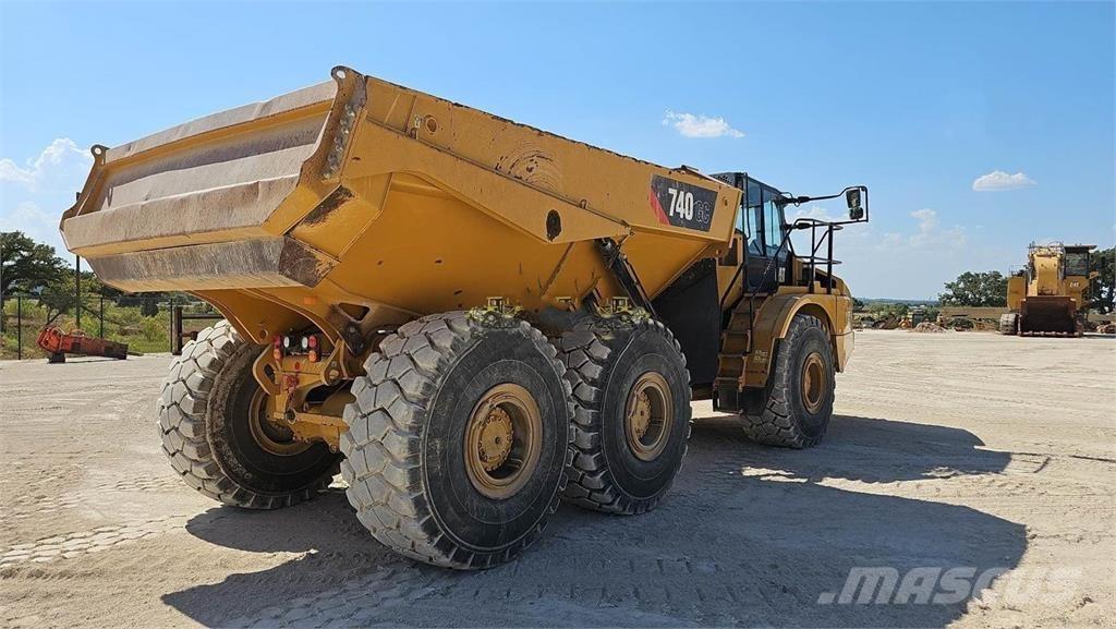 CAT 740GC アーティキュレート式ダンプトラック