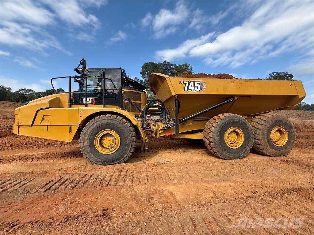 CAT 745 アーティキュレート式ダンプトラック
